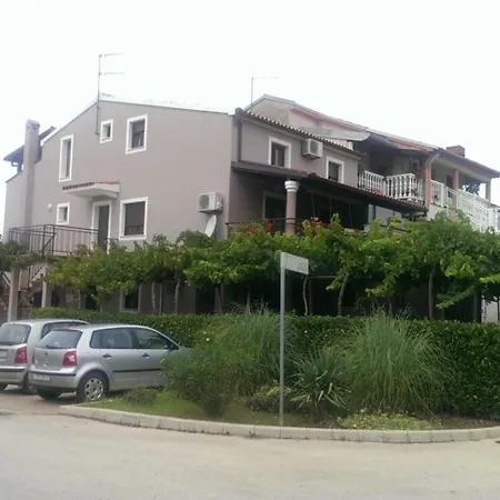 Apartmetns Dina 2 Apartamento Fažana